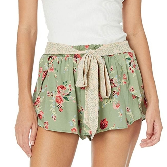 ***SOLD*** Angie Floral Wrap Side Shorts Tie Waist Med NWOT - Picture 2 of 11